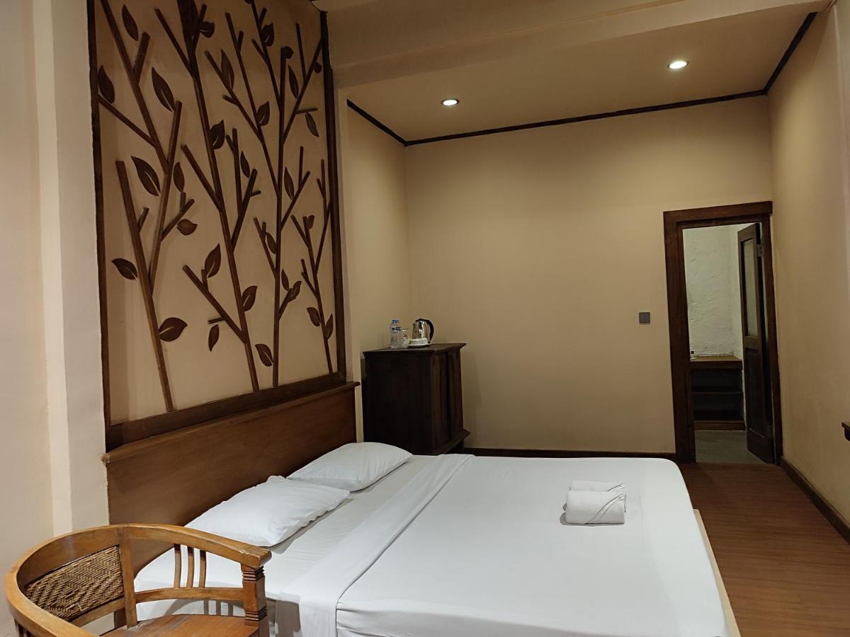 Imah Seniman Hotel Lembang Exterior photo