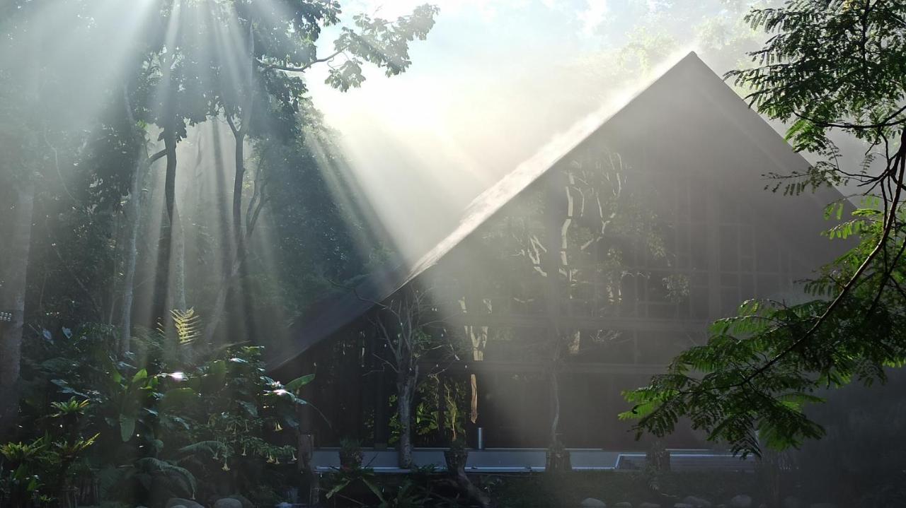 Imah Seniman Hotel Lembang Exterior photo